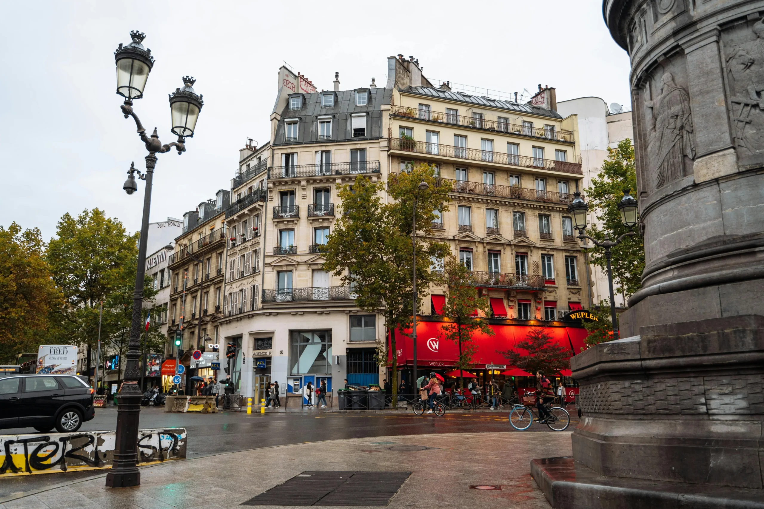 Calle típica de un barrio de París
