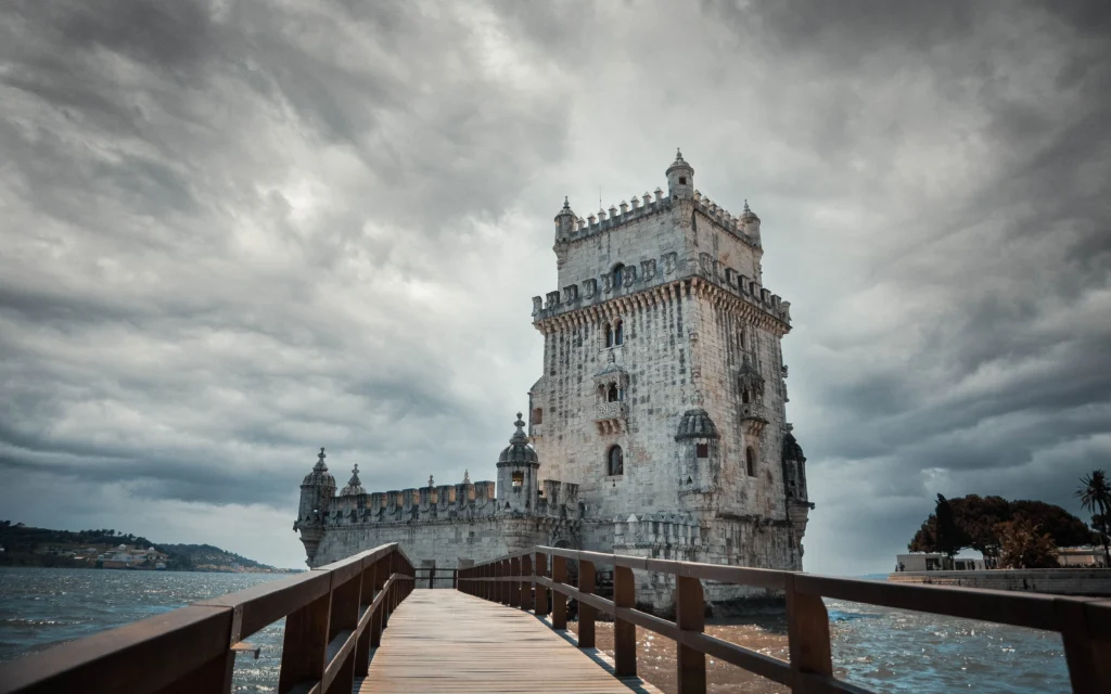 Torre de Belém junto al río Tajo en Lisboa