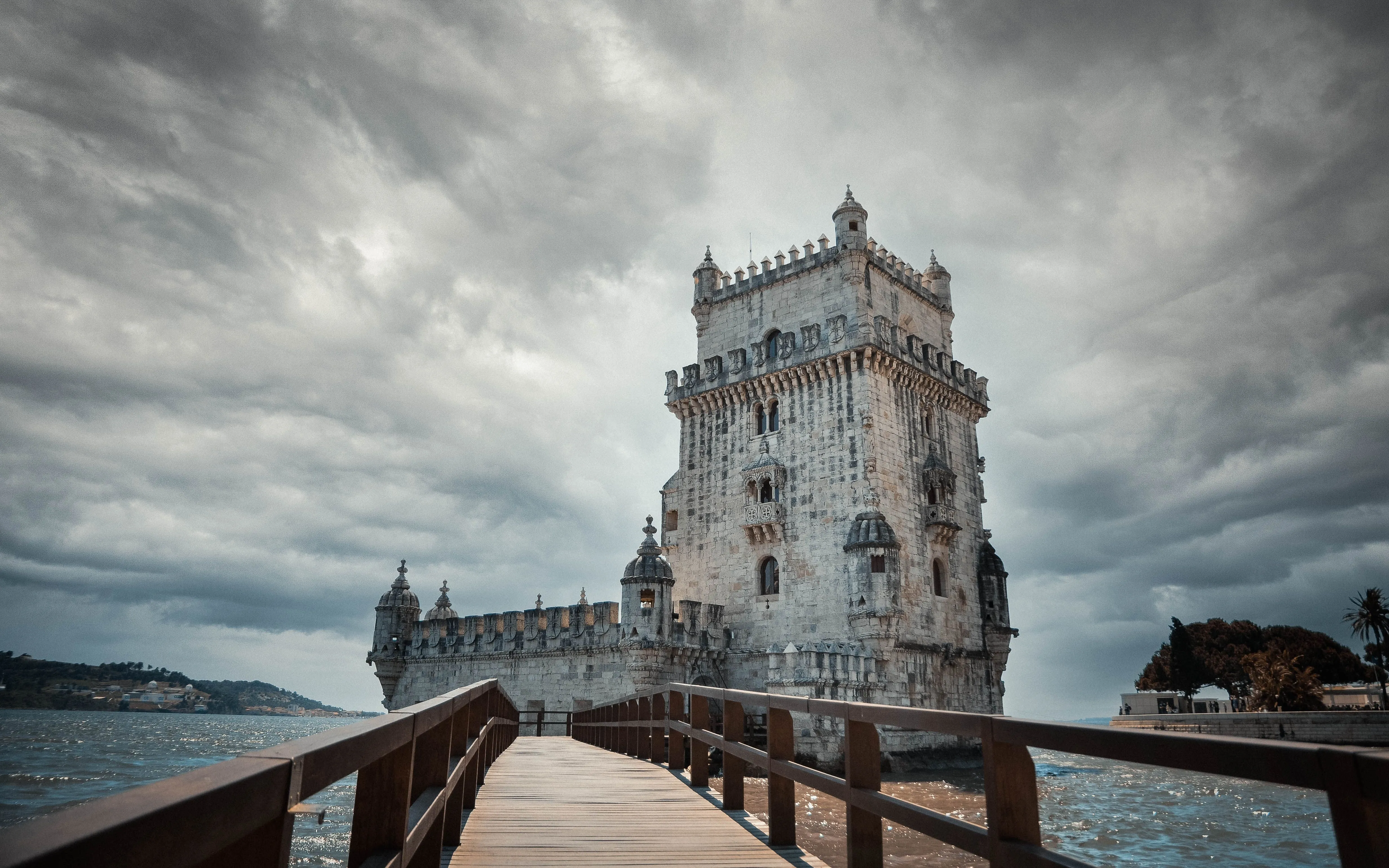 Torre de Belém junto al río Tajo en Lisboa