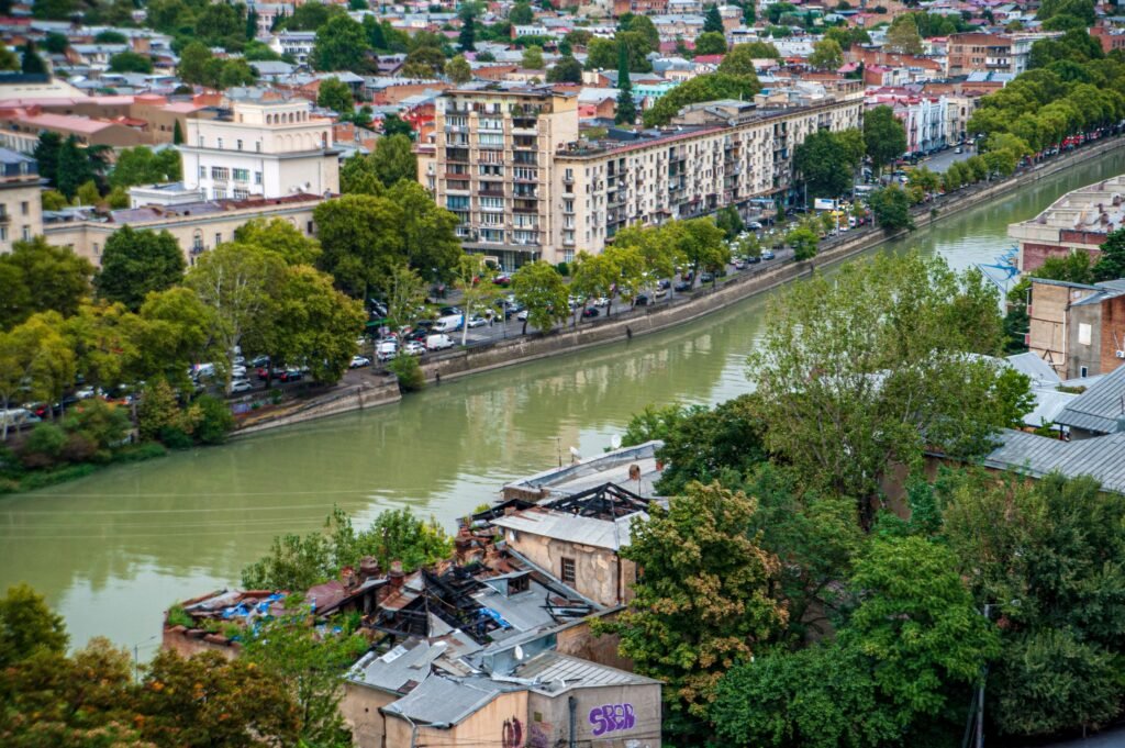 Vista panorámica de Tbilisi, Georgia.