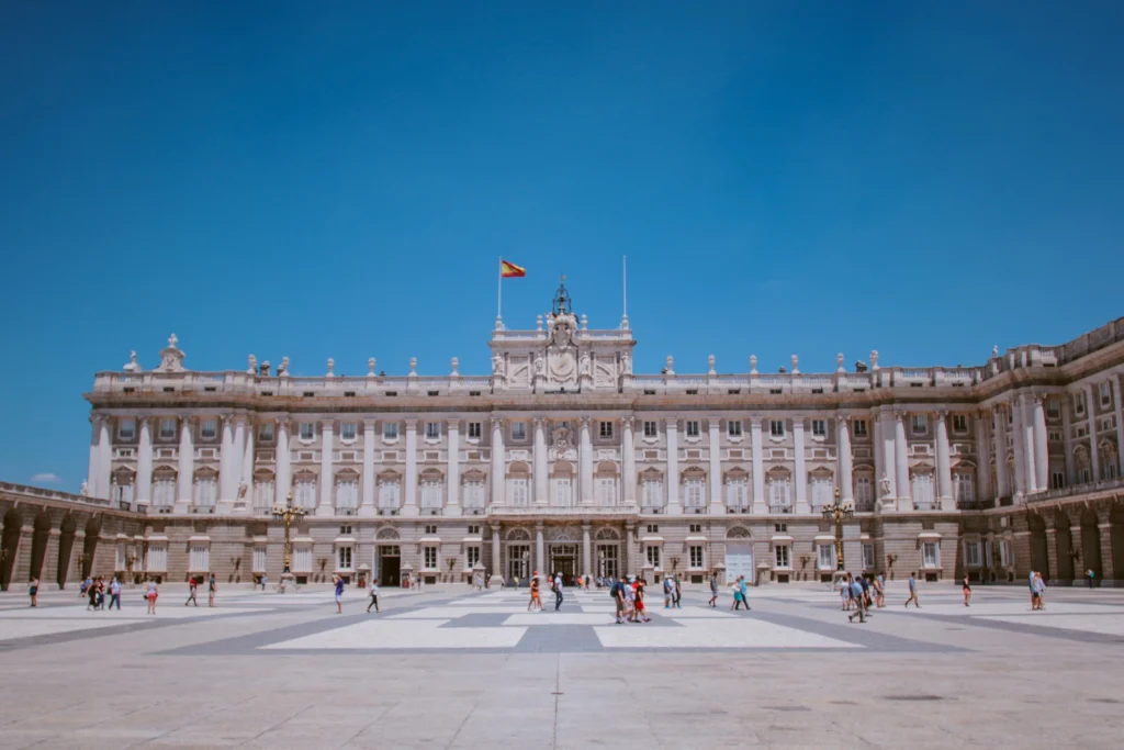 Palacio Real de Madrid durante un recorrido por España