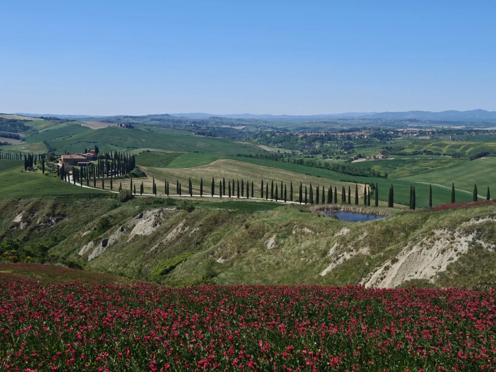 Paisaje de la Toscana en primavera durante un viaje por Italia