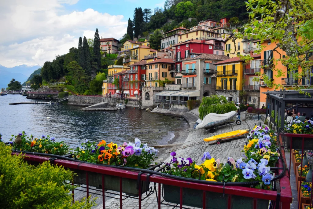 Pueblo de Varenna a orillas del Lago di Como