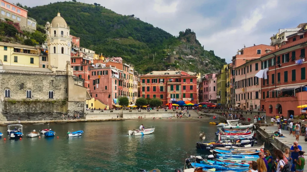 Puerto de Vernazza con sus casas de colores
