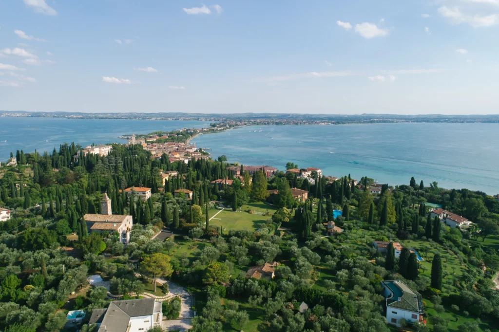 Jardines de Villa del Balbianello sobre el Lago di Como
